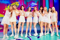 Comeback tại Hàn bị chê hát thảm hại, đến sân khấu live tiếng Nhật 'Fanfare' đầu tiên Twice lại bất ngờ nhận 'mưa' lời khen từ Knet vì điều này