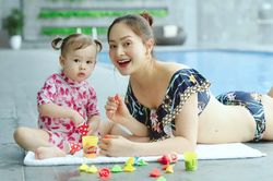 Con gái quấy khóc, Lan Phương liền ra 'tuyệt chiêu' đáng học hỏi