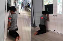 Hình ảnh bố nằm ngoài cửa 'rình rập' con gái trong ngày đầu đi học khiến dân mạng vừa thấy tội, vừa thương