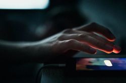 Vì sao iPhone chỉ cho bạn 'ngủ nướng' thêm đúng 9 phút mỗi sáng?