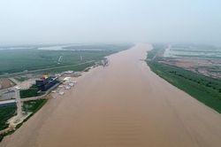 Trung Quốc nâng mức cảnh báo màu vàng về mưa lũ