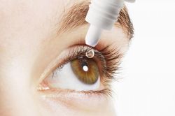 Gặp nguy khi tự ý dừng thuốc nhỏ mắt đột ngột