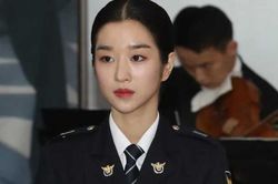 Có thể bạn chưa biết, Seo Ye Ji 'Điên Thì Có Sao' ngoài đời là một cảnh sát danh dự