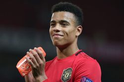 Greenwood hay hơn Ronaldo và Rooney ở tuổi 18