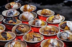 Hột vịt lộn và loạt món ăn vặt hút giới trẻ Sài thành