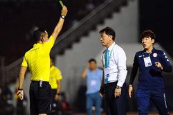 Thầy Công Phượng lại nổi nóng với trọng tài