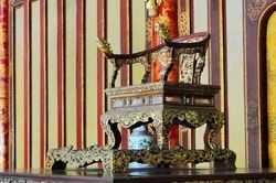 Ngai của hoàng đế ngày xưa có được làm từ vàng thật?
