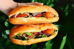 Lót dạ bằng ổ bánh mì xíu mại và phá lấu khìa hay cả siêu thị bánh tráng mix đủ vị?