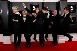 BTS là những chàng trai bất chấp tất cả để thắng game