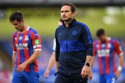 Thắng nghẹt thở Crystal Palace, HLV Lampard bảo vệ danh dự cho Willian