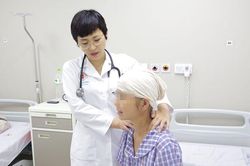 Người phụ nữ mắc ung thư suy kiệt nặng vì ăn rau xanh trừ bữa