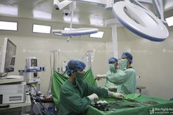 Bụng to bất thường, cô gái 21 tuổi không ngờ mang khối u như quả bóng