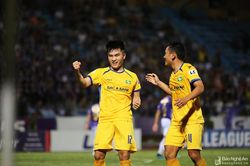 Từ lời tiên tri của HLV Nguyễn Thành Vinh: Khi SLNA chậm một nhịp...