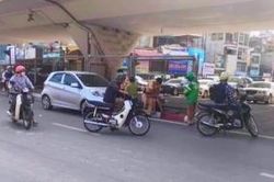 Bị yêu cầu dừng xe, tài xế tăng ga kéo lê trung úy CSGT chấn thương phải nhập viện