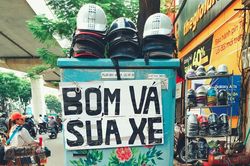 Hà Nội: Tủ điện bị làm xấu, tận dụng làm nơi buôn bán