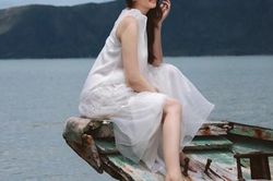 Lý Nhã Kỳ khoe nhan sắc tươi trẻ khi đi dạo biển Côn Đảo