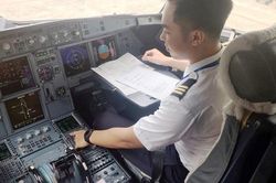 Phi công tập sự 9X tiết lộ lý do bỏ việc công ty tài chính ngân hàng, đợi 1 năm để vào được Bamboo Airways