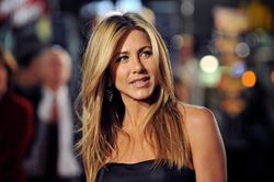 Jennifer Aniston không muốn liên quan đến Brad Pitt và Angelina Jolie