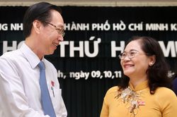 Đại biểu HĐND TP.HCM trong buổi khai mạc kỳ họp giữa năm