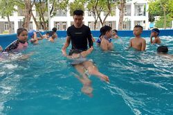 Dạy bơi cho học sinh quận Tây Hồ: Bảo đảm an toàn, nâng cao chất lượng