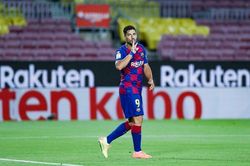 Suarez tỏa sáng, Barca đua gắt với Real Madrid