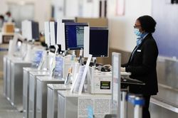 Hãng hàng không United Airlines gửi cảnh báo sa thải 36.000 nhân viên