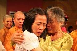 Dừng 'Như chưa hề có cuộc chia ly': Không lẽ chẳng còn gì quan trọng hơn tiền?