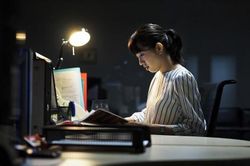 Người trẻ sống khổ sở, làm việc cật lực, tằn tiện để nghỉ hưu sớm