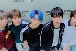 TXT lần đầu gặp nhau 'thô nhưng thật' và vô cùng đáng yêu
