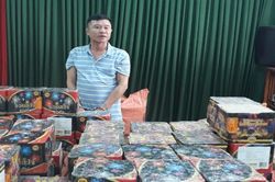 Bắt quả tang đối tượng vận chuyển 6 tạ pháo nổ