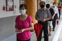 Singapore: Nhiều điểm bầu cử ùn tắc do các biện pháp chống COVID-19