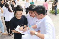 'Tăng nhiệt' cuộc đua vào lớp 10 Hà Nội