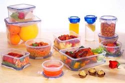 Muốn 'đánh bay' vết dầu mỡ trên hộp nhựa chỉ cần dùng 1 thứ này, đảm bảo hộp sạch bóng như mới