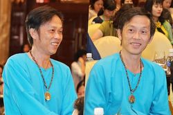 Hoài Linh diện bà ba giản dị, tự nhận 'nhà quê' khi chia sẻ về tuổi thơ gầy gò, suy dinh dưỡng