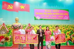 Biểu dương, khen thưởng nhiều cá nhân, tập thể điển hình tiên tiến
