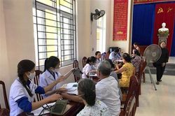 Khám bệnh, cấp phát thuốc miễn phí cho 150 người cao tuổi