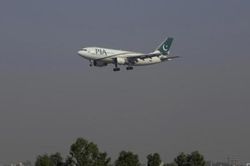 Mỹ cấm hàng không Pakistan bay đến vì lo phi công dùng bằng giả