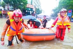 Đê vỡ ở Trung Quốc, hơn 8.000 người phải sơ tán