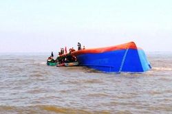 Hai tàu đánh cá đâm nhau trên biển, 1 người chết 1 người mất tích