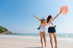 Bí kíp giúp bạn giải quyết mụn lưng để thoải mái mặc bikini đi biển khoe dáng