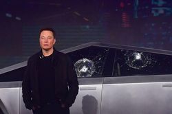 Tài sản tăng vũ bão, Elon Musk vượt mặt Warren Buffett