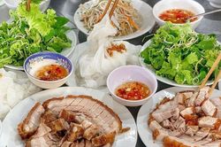 Khách Tây gợi ý loạt đặc sản hấp dẫn phải thử ở Huế