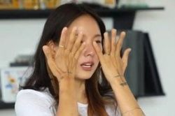 Lee Hyori khóc xin lỗi sau vụ livestream đi hát karaoke