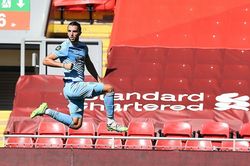 Liverpool mất uy, Burnley phòng thủ quá 'đỉnh'