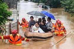 Vỡ đê sông Trường Giang ở Trung Quốc, gần 9.000 người phải sơ tán