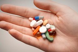Uống cùng lúc kháng sinh và thuốc tránh thai có bị vỡ kế hoạch?