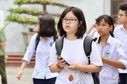 Đề Ngữ văn Chuyên Khoa học Tự nhiên yêu cầu 'bàn luận về phép học'
