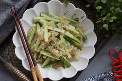 Trời nắng rất thích hợp để ăn gỏi sứa trộn chua ngọt