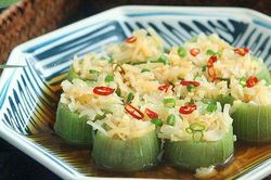Không nấu canh, vợ đem mướp hấp kiểu này chồng tưởng mua ngoài hàng vì trông quá sang chảnh