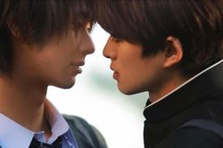 'Life Senjou no Bokura' - Có hai chàng trai đi trên một đường kẻ